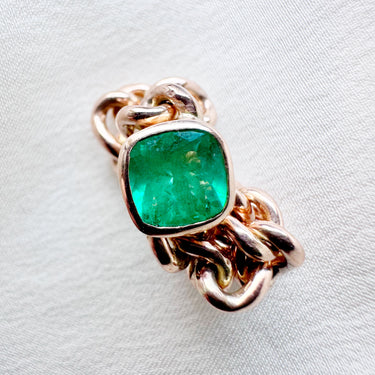 Vivid Emerald Chain Ring