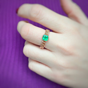 Vivid Emerald Chain Ring