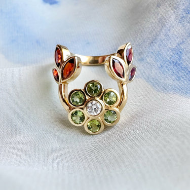 Characterful 18ct Flower & Leaves Ring