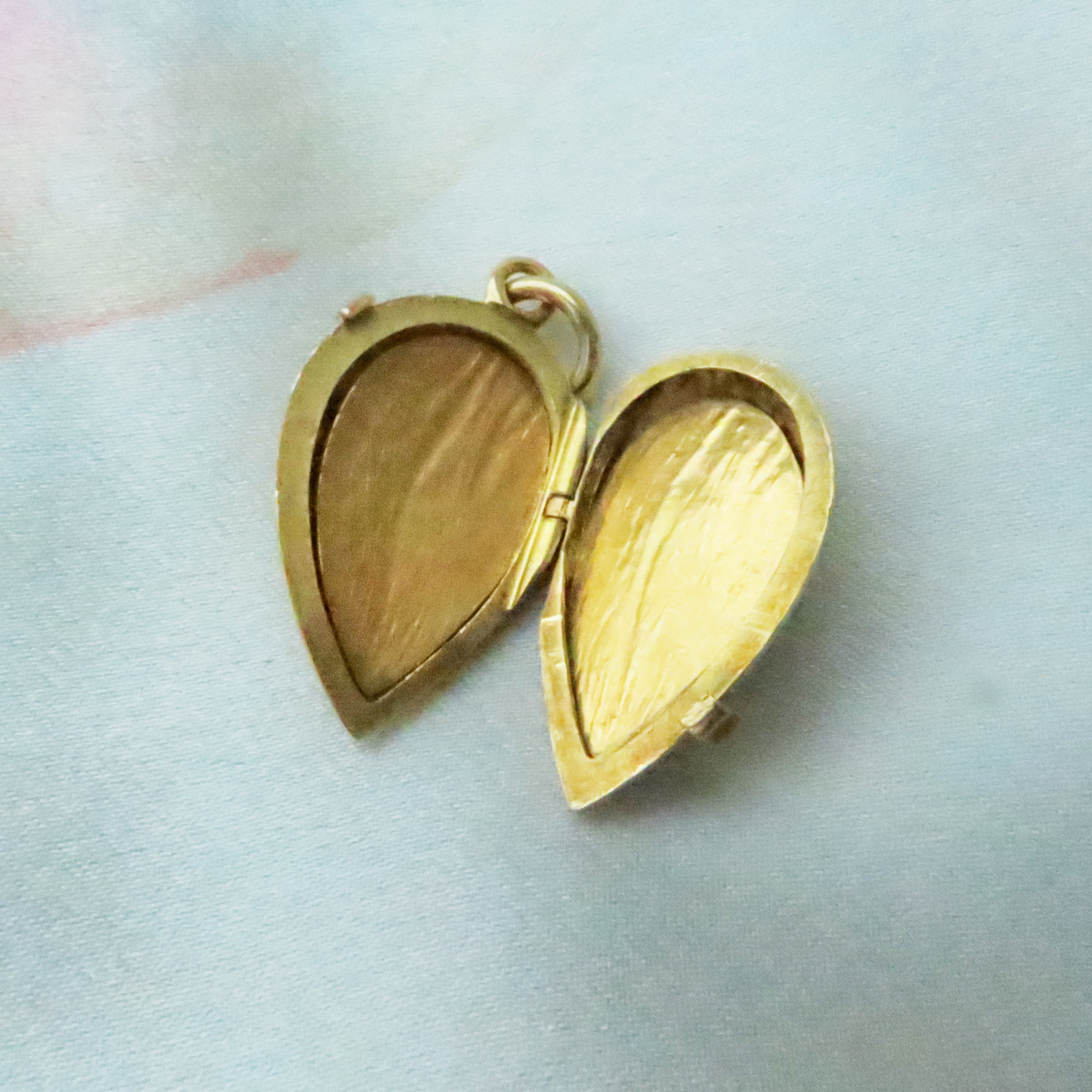 18ct almond pendant / charm with nuts inside - open to interior