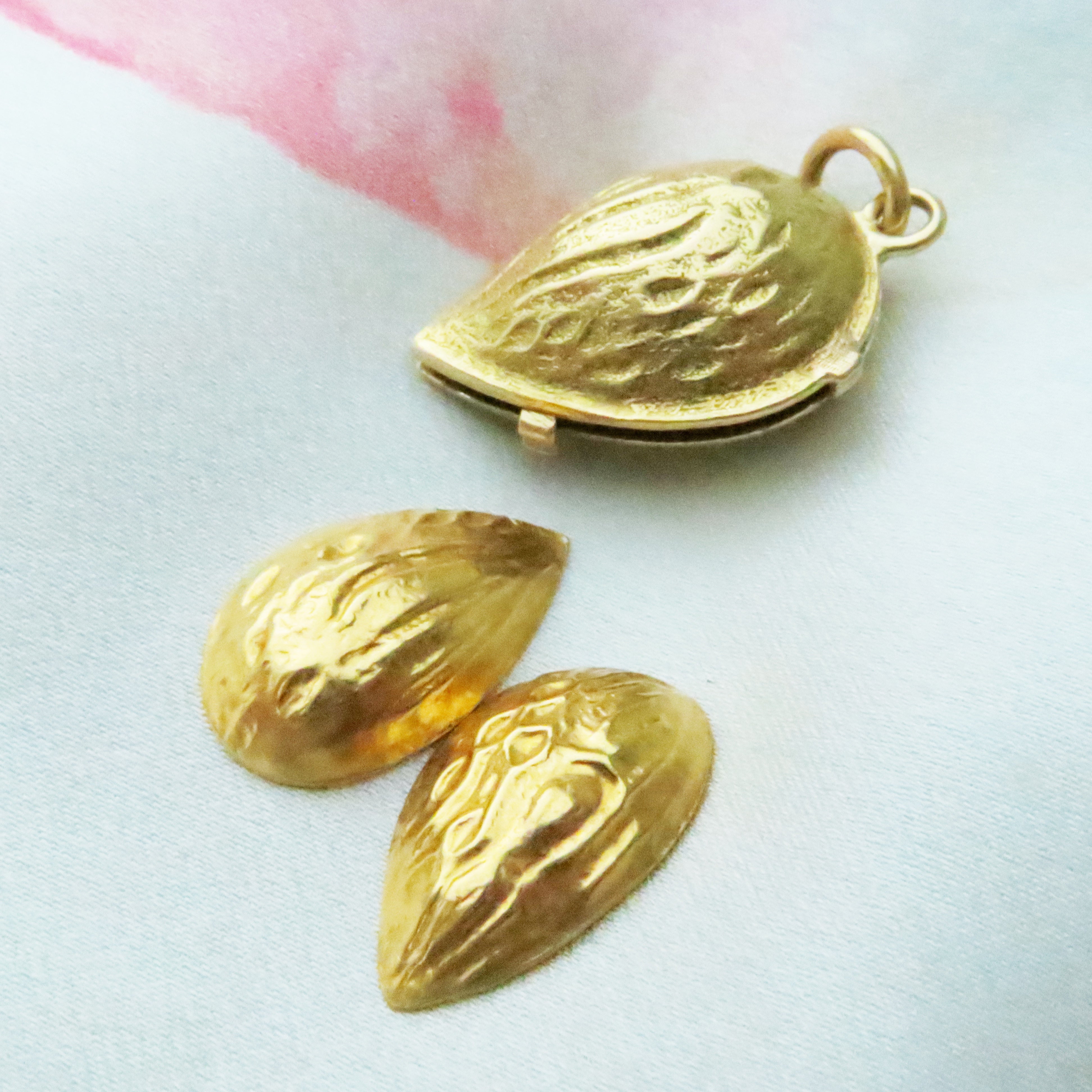 18ct almond pendant / charm with nuts inside