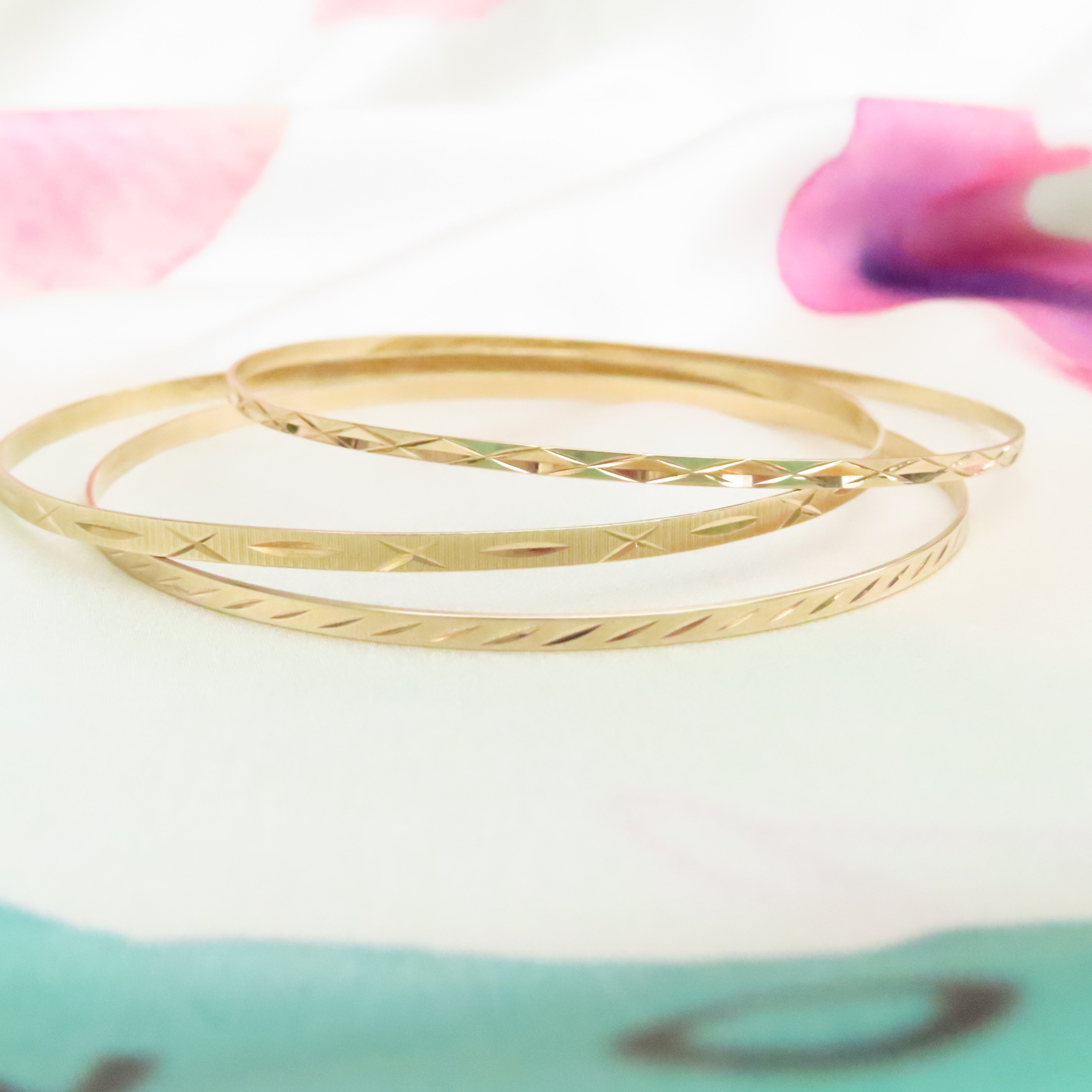 Trio of vintage textured 9ct gold bangles 1988